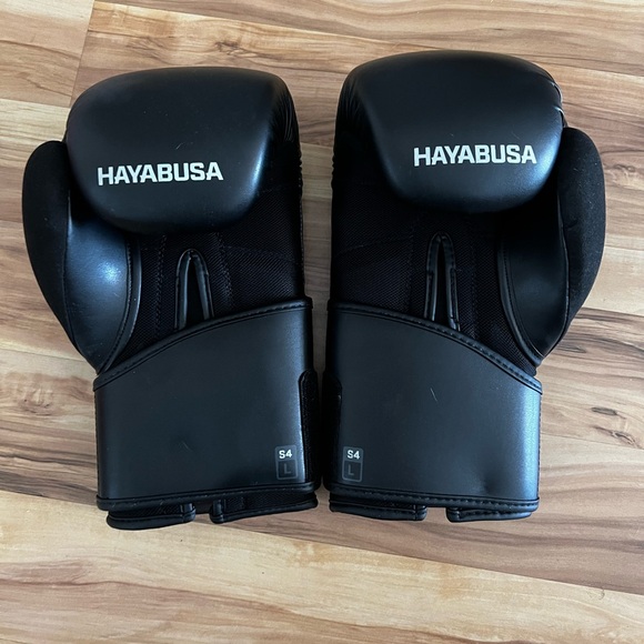 Black Hayabusa Gloves - Picture 2 of 5